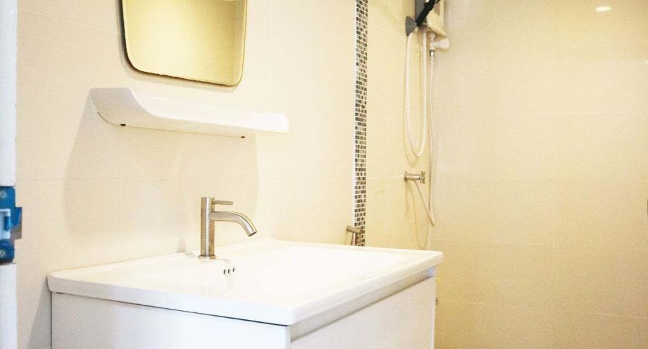 For rent 4 bedrooms townhouse in Bang Khen, Bangkok