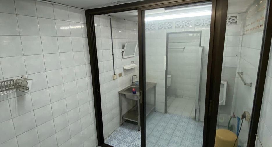 For rent 6 bedrooms retail Space in Samphanthawong, Bangkok