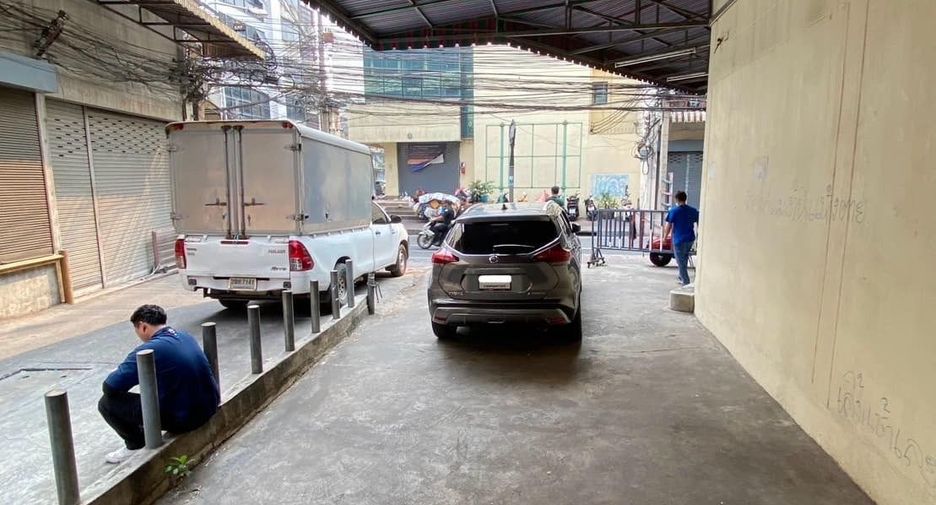 For rent 6 bedrooms retail Space in Samphanthawong, Bangkok