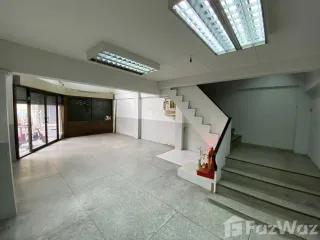 For rent 6 bedrooms retail Space in Samphanthawong, Bangkok