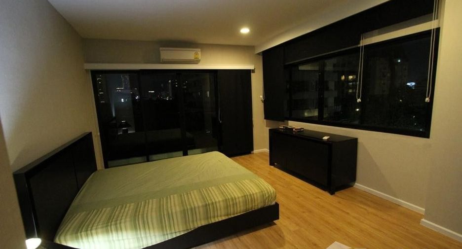 For rent 2 bedrooms condo in Watthana, Bangkok