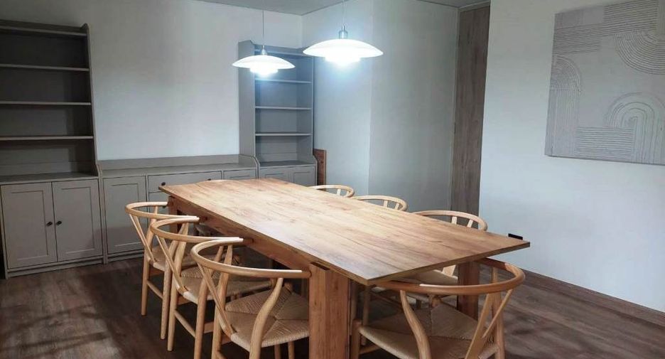 For rent 4 bedrooms condo in Sathon, Bangkok