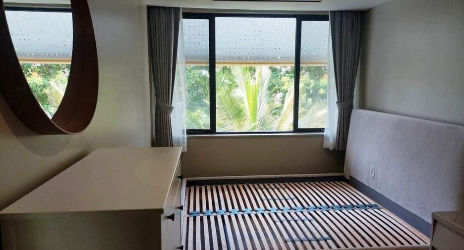 For rent 4 bedrooms condo in Sathon, Bangkok