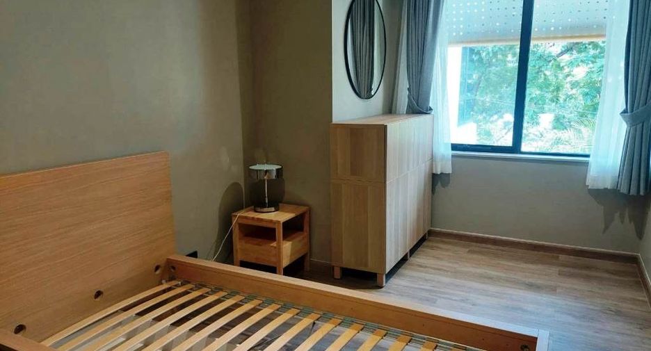 For rent 4 bedrooms condo in Sathon, Bangkok