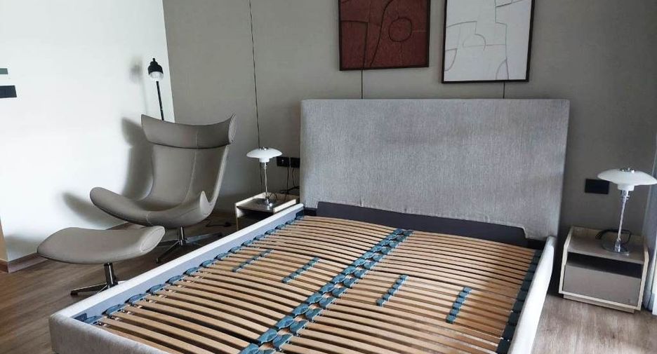 For rent 4 bedrooms condo in Sathon, Bangkok