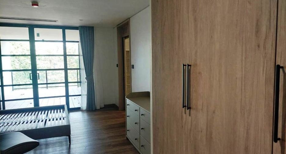 For rent 4 bedrooms condo in Sathon, Bangkok