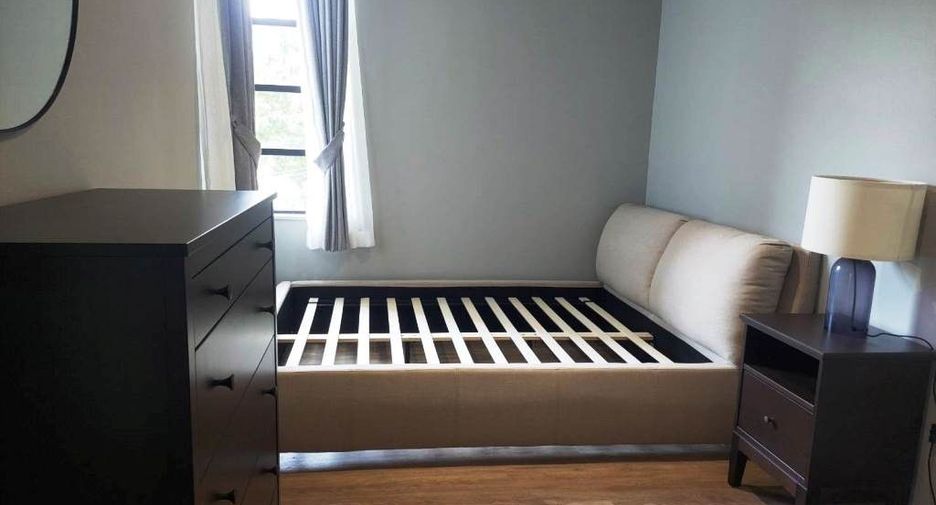 For rent 4 bedrooms condo in Sathon, Bangkok