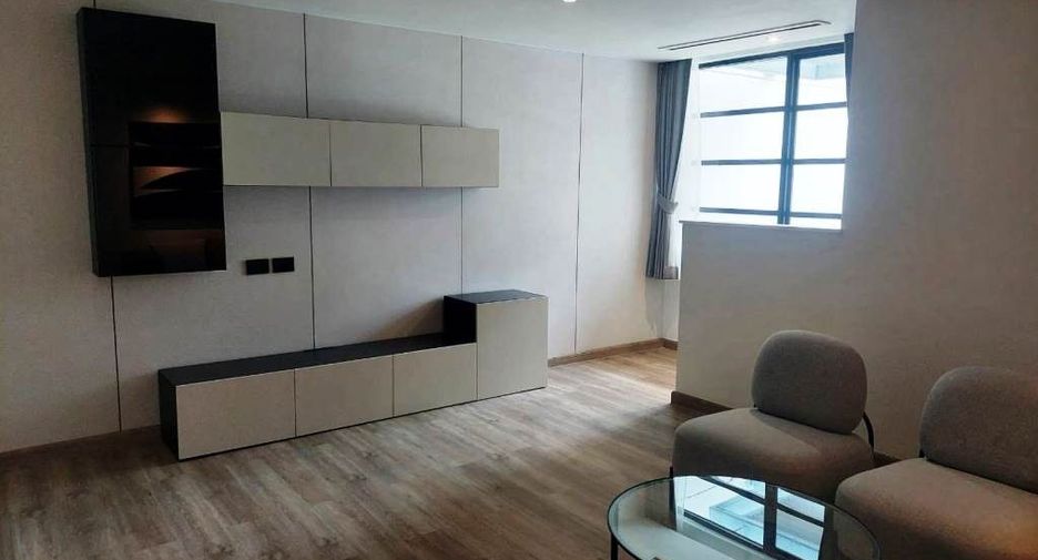 For rent 4 bedrooms condo in Sathon, Bangkok