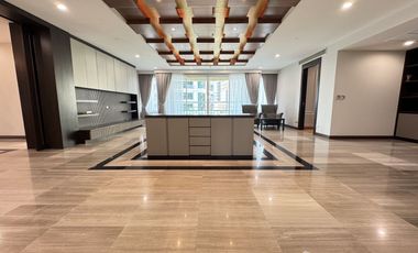 For rent 4 bedrooms condo in Khlong Toei, Bangkok