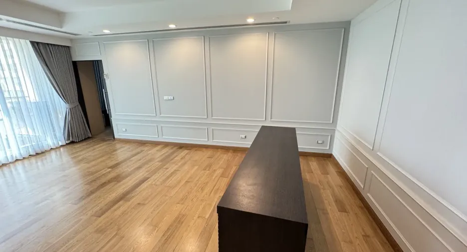 For rent 4 bedrooms condo in Khlong Toei, Bangkok