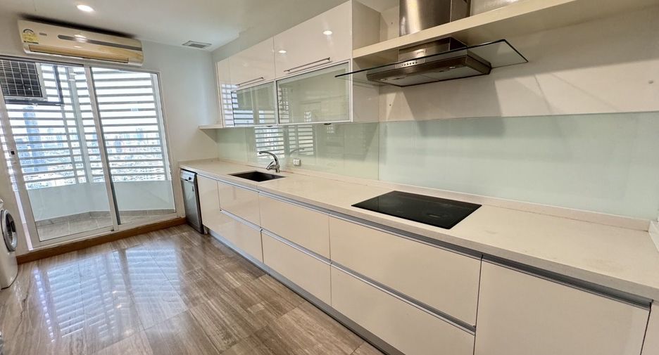 For rent 4 bedrooms condo in Khlong Toei, Bangkok