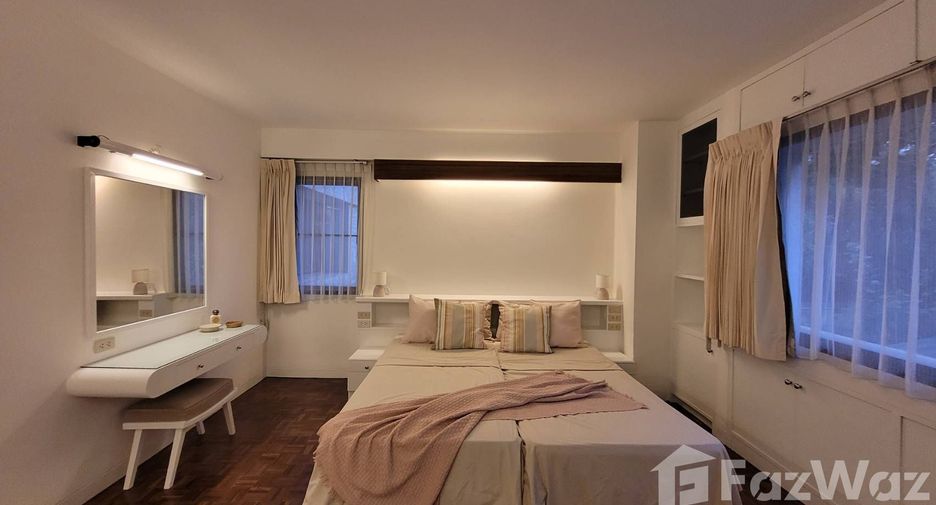 For rent 2 bedrooms apartment in Khlong Toei, Bangkok
