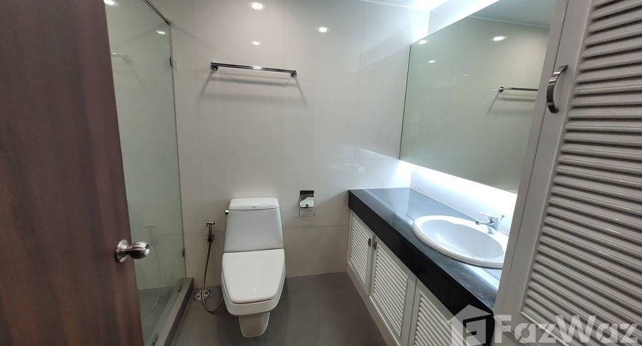 For rent 2 bedrooms apartment in Khlong Toei, Bangkok