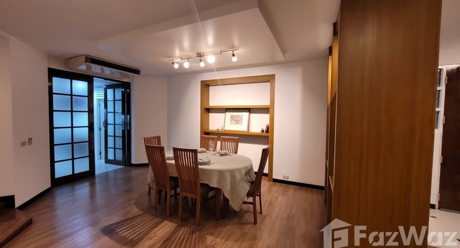 For rent 2 bedrooms apartment in Khlong Toei, Bangkok