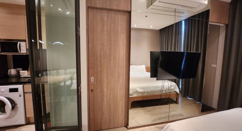For rent studio condo in Khlong Toei, Bangkok