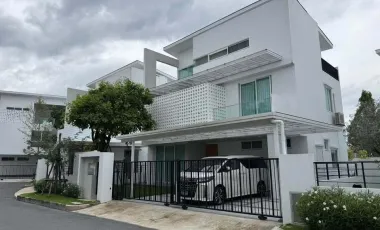 For rent 4 bedrooms house in Lat Phrao, Bangkok