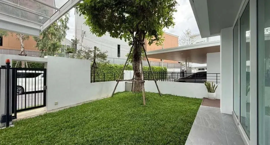 For rent 4 bedrooms house in Lat Phrao, Bangkok