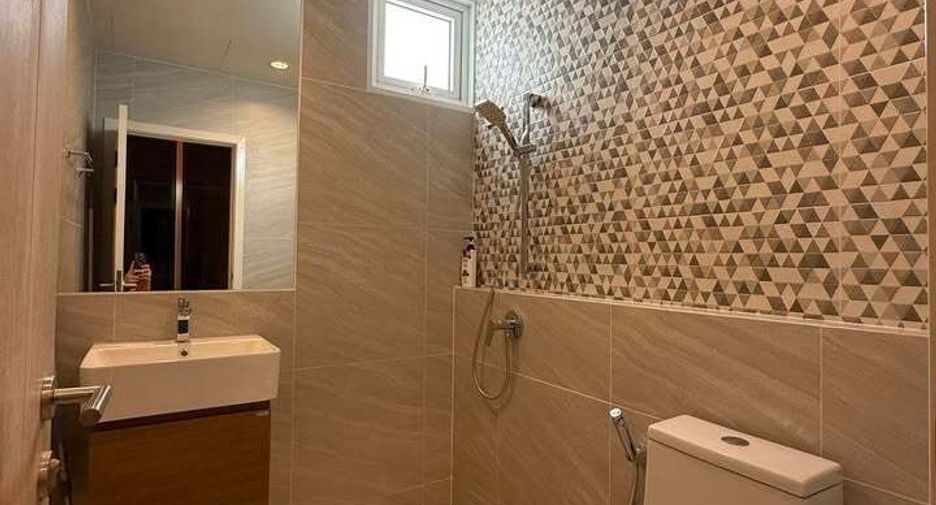 For rent 4 ベッドルーム house in Lat Phrao, Bangkok