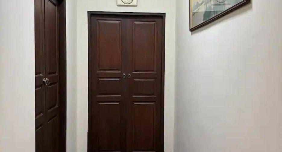 For rent 2 bedrooms townhouse in Bang Rak, Bangkok