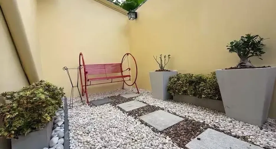 For rent 2 bedrooms townhouse in Bang Rak, Bangkok