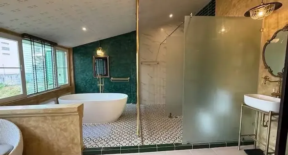 For rent 2 bedrooms townhouse in Bang Rak, Bangkok