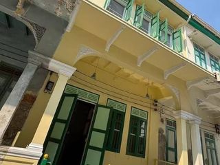 For rent 2 bedrooms townhouse in Bang Rak, Bangkok