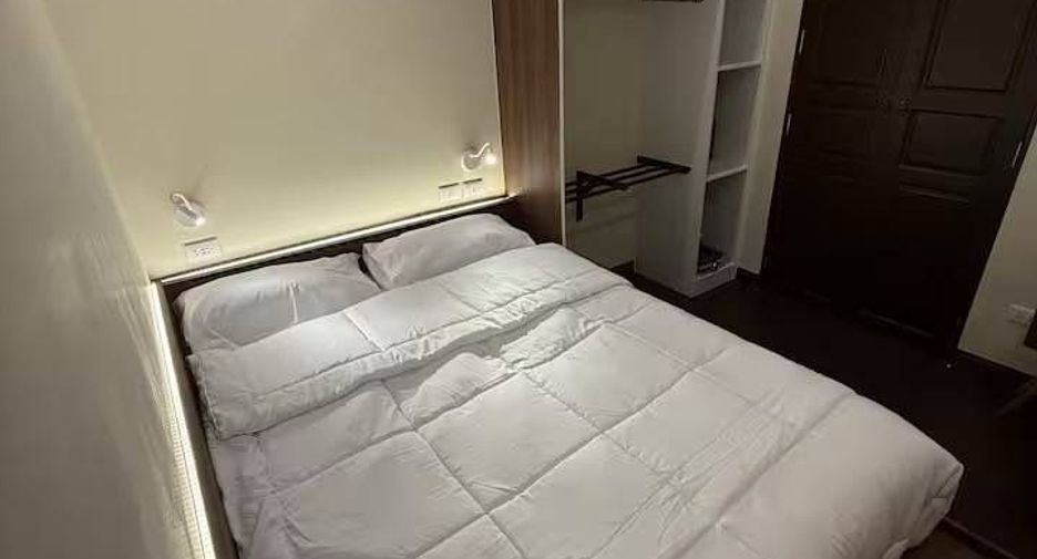 For rent 2 bedrooms townhouse in Bang Rak, Bangkok