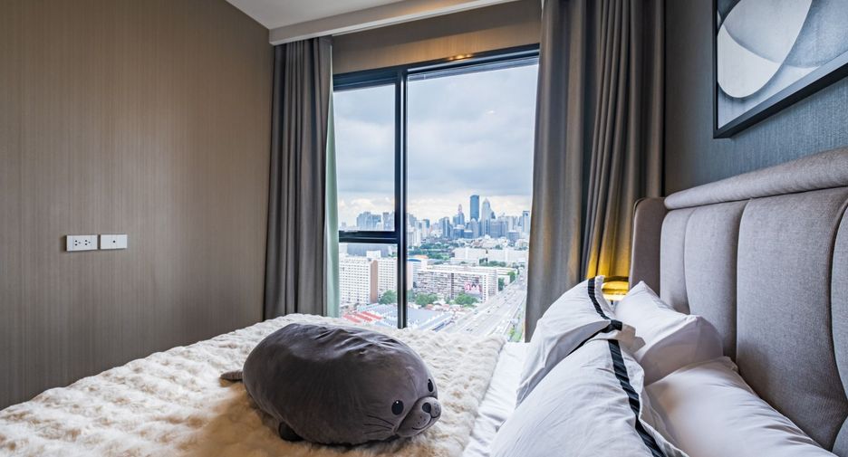 For rent 3 bedrooms condo in Khlong Toei, Bangkok