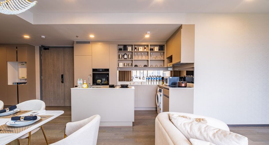 For rent 3 bedrooms condo in Khlong Toei, Bangkok