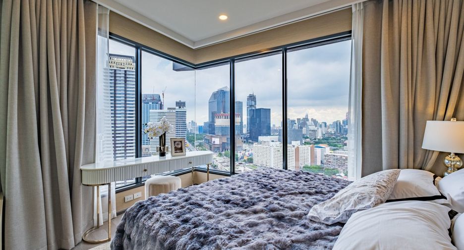 For rent 3 bedrooms condo in Khlong Toei, Bangkok