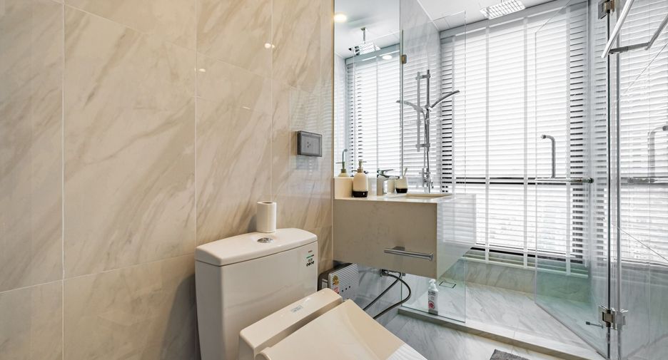 For rent 3 bedrooms condo in Khlong Toei, Bangkok