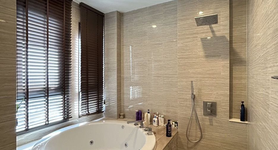 For rent 3 bedrooms condo in Bang Na, Bangkok