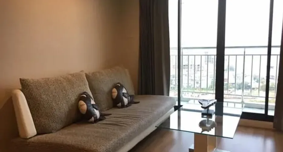Condo en alquiler de 2 habitaciones en Yan Nawa, Bangkok