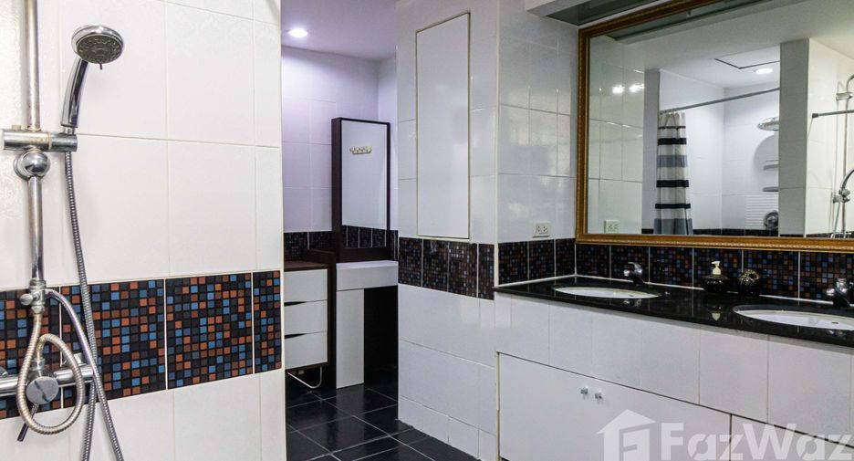 For rent 3 bedrooms condo in Khlong Toei, Bangkok
