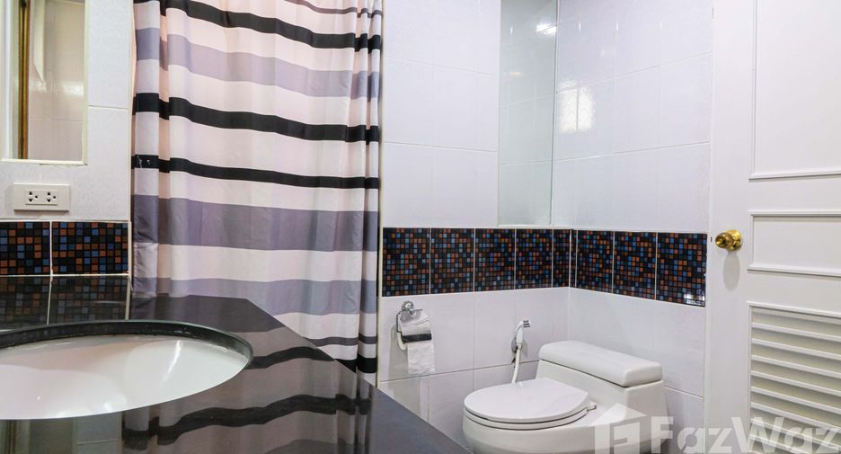 For rent 3 bedrooms condo in Khlong Toei, Bangkok