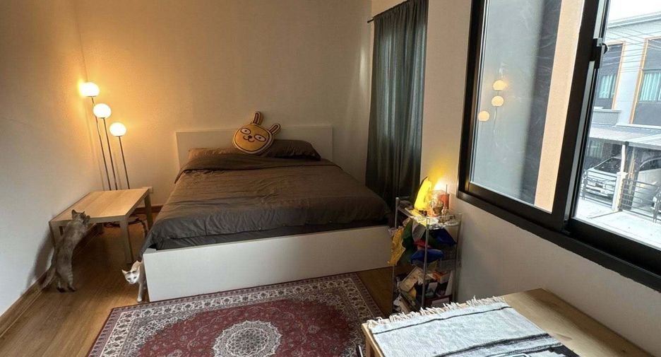 Casa adosada en alquiler de 2 habitaciones en Bang Sao Thong, Samut Prakan