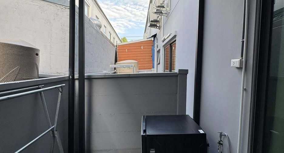 Casa adosada en alquiler de 2 habitaciones en Bang Sao Thong, Samut Prakan