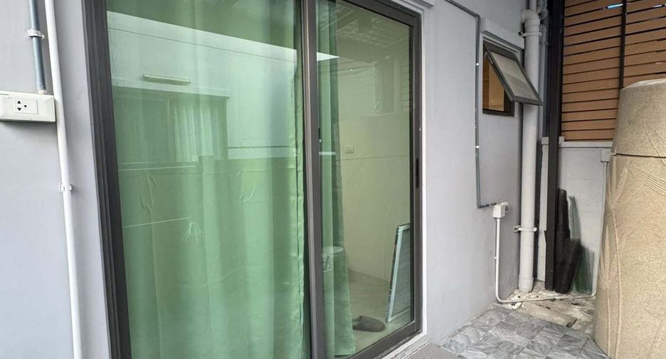 Casa adosada en alquiler de 2 habitaciones en Bang Sao Thong, Samut Prakan