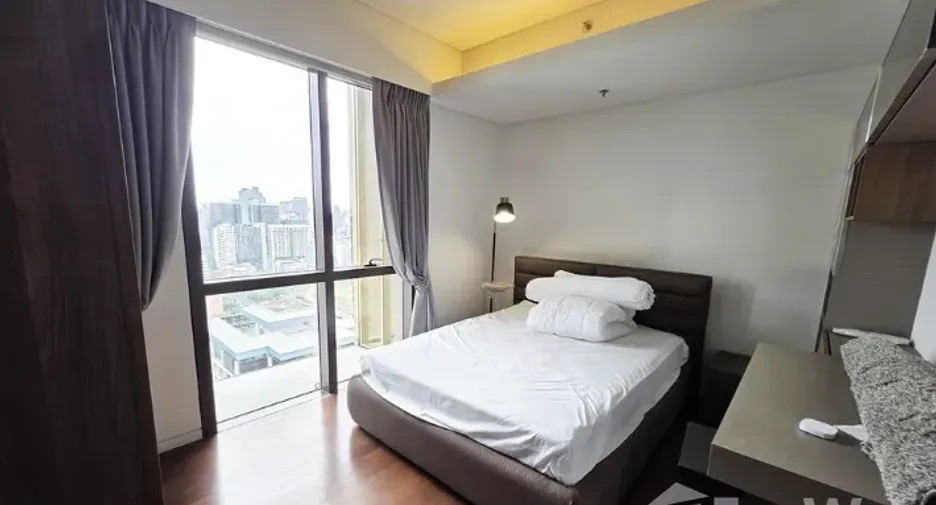 For rent 3 bedrooms condo in Pathum Wan, Bangkok