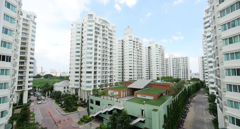 Wohnung zur Miete mit 1 Zimmer in Huai Khwang, Bangkok