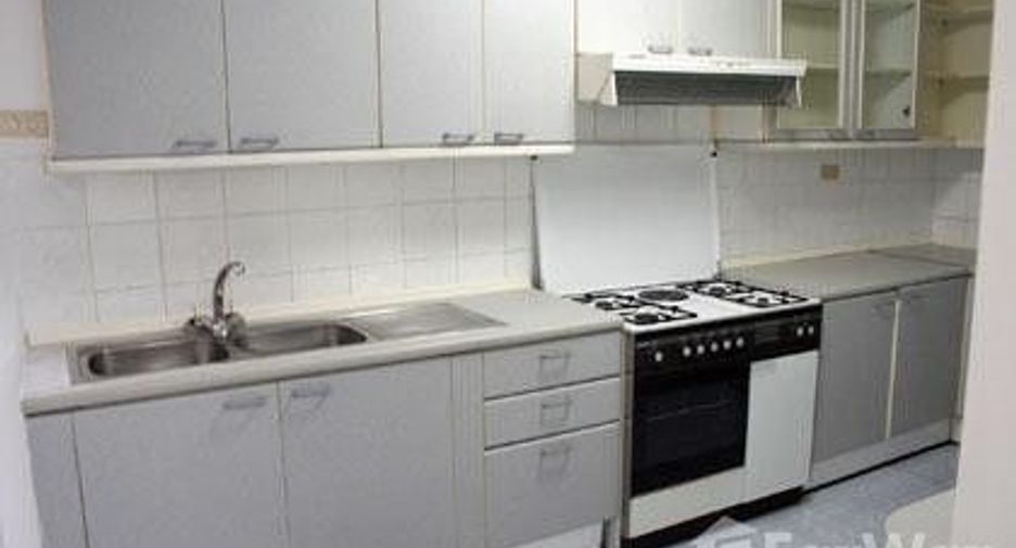 For rent 3 bedrooms condo in Watthana, Bangkok