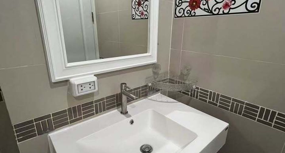 Wohnung zur Miete mit 2 Zimmer in Phra Khanong, Bangkok