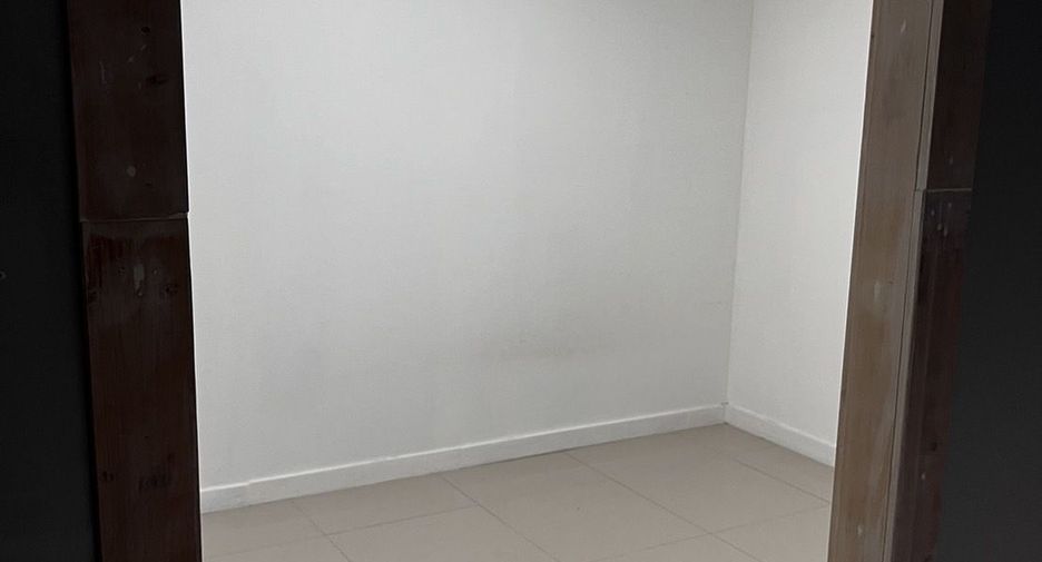 Gewerbefläche zur Miete mit 4 Zimmer in Bang Kapi, Bangkok