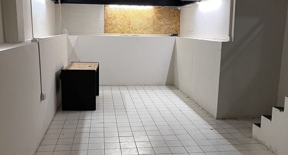 Gewerbefläche zur Miete mit 4 Zimmer in Bang Kapi, Bangkok