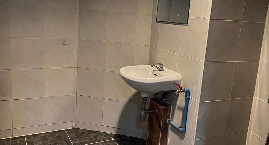 Gewerbefläche zur Miete mit 4 Zimmer in Bang Kapi, Bangkok