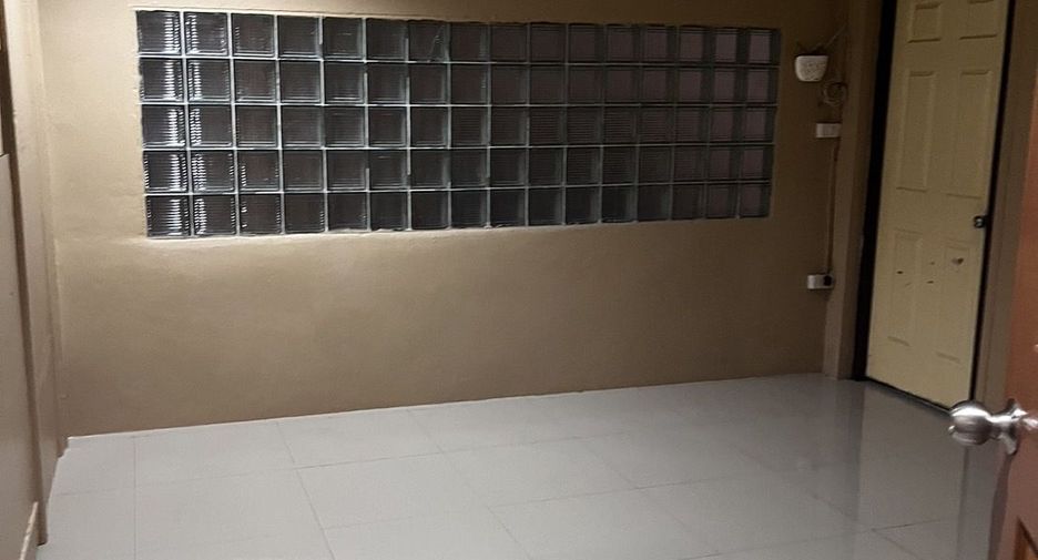 Gewerbefläche zur Miete mit 4 Zimmer in Bang Kapi, Bangkok