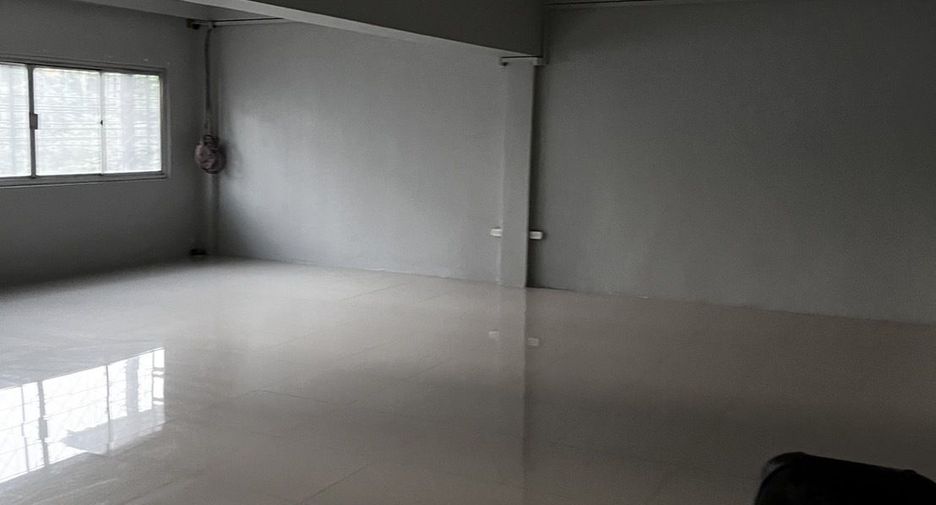 Gewerbefläche zur Miete mit 4 Zimmer in Bang Kapi, Bangkok