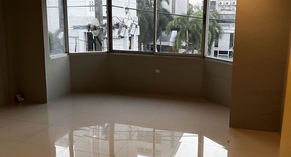 Gewerbefläche zur Miete mit 4 Zimmer in Bang Kapi, Bangkok