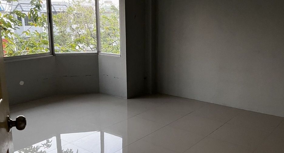 Gewerbefläche zur Miete mit 4 Zimmer in Bang Kapi, Bangkok