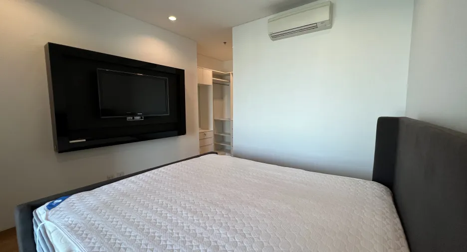 For rent 1 bed condo in Yan Nawa, Bangkok
